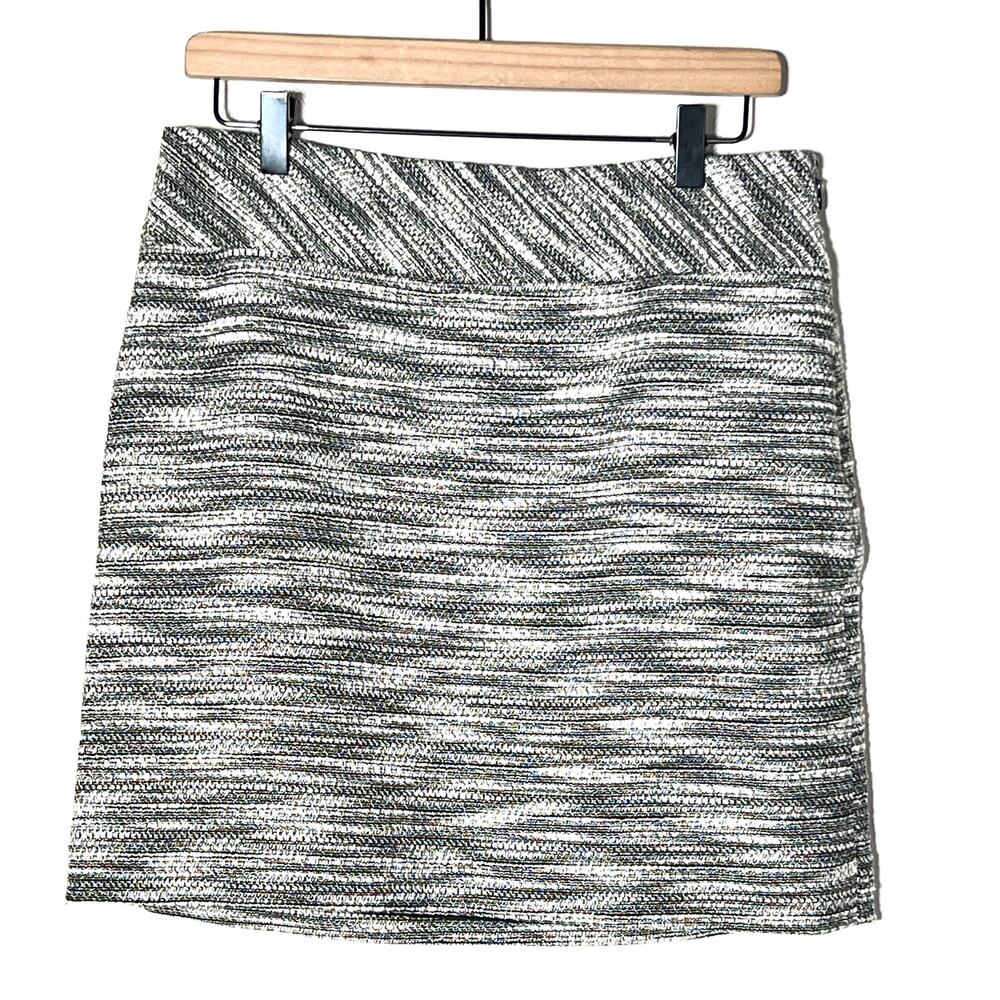 Loft black and white tweed straight pencil skirt size 8 B170